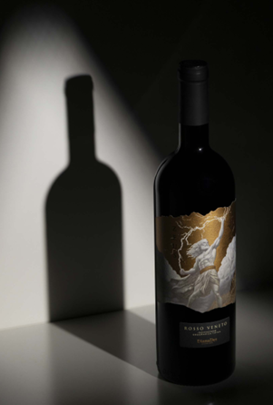 Projeto transforma rótulo de vinho premium em protagonista da experiência de consumo