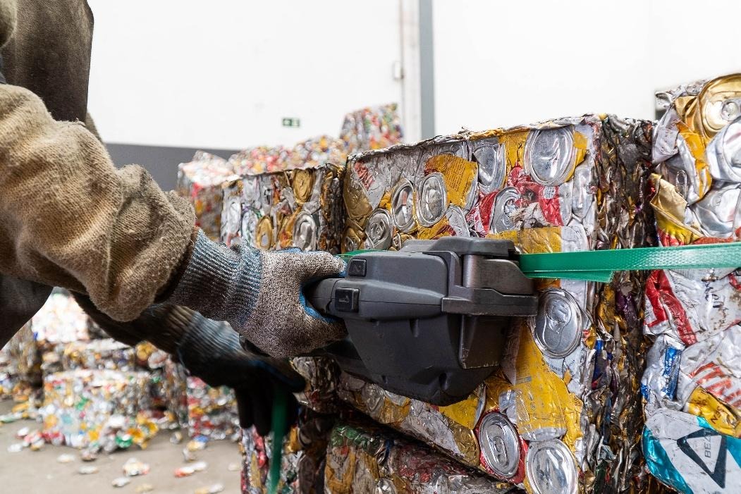 Novelis irá reciclar mais de uma tonelada de latinhas de bebidas consumidas em Aparecida (SP)